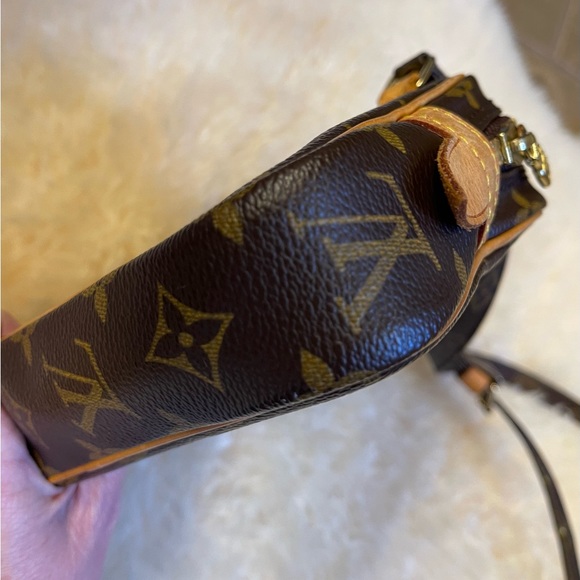 LV Pochette Marly Bandoulière Crossbody - Picture 13 of 13